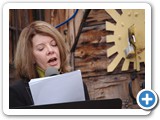 2009-05-05-g38-Sheila_sings_while_the_sun_looks_on_and_unlocks